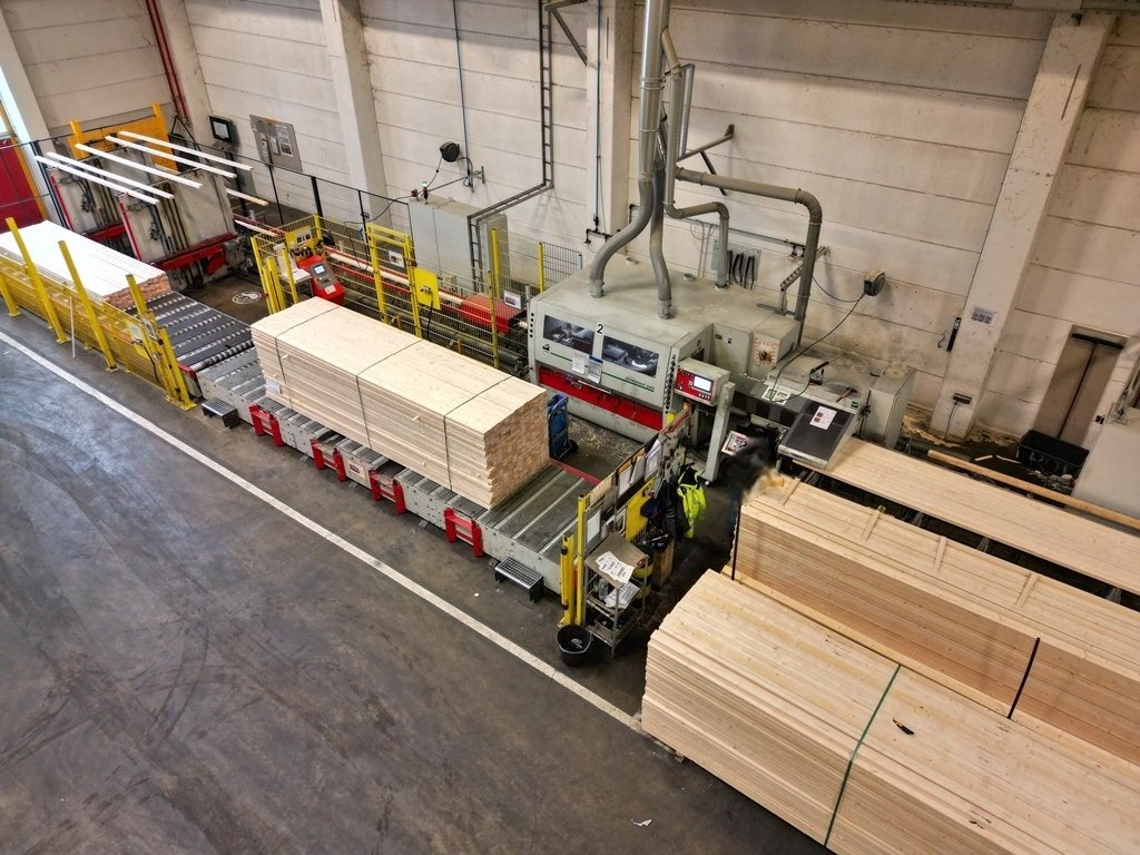 Komplette Hobellinie mit WEINIG Powermat 2400