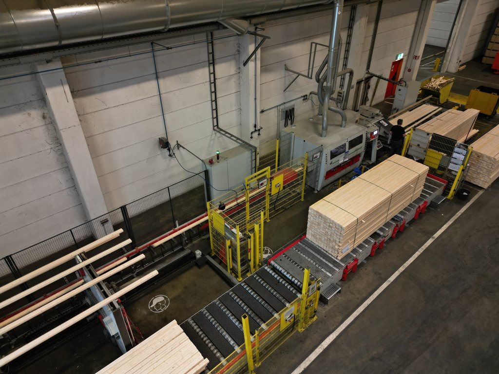 Komplette Hobellinie mit WEINIG Powermat 2400