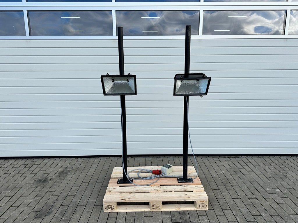 2 Strahler ESYLUX HAST 1000