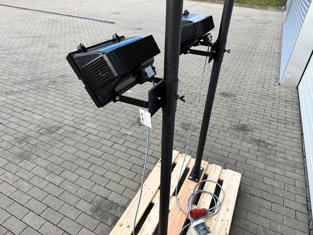 2 Strahler ESYLUX HAST 1000