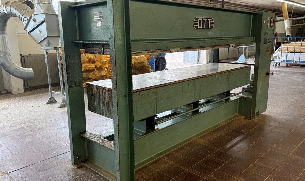 Alternative view of Furnierpresse Ott 300 K75